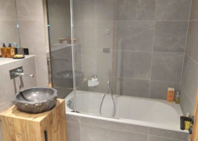 baignoire avec robinetterie encastrée Manu Casier Thonon