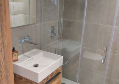 Receveur de douche avec robinetterie encastrée Manu Casier Thonon