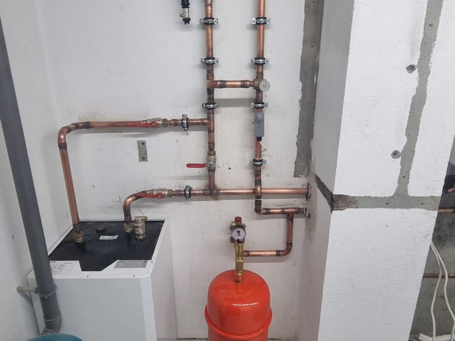 Remplacement d’une chaudière gaz par une pompe à chaleur mise en place d’un nouveau chauffe-eau électrique et remplacement de l’adoucisseur.